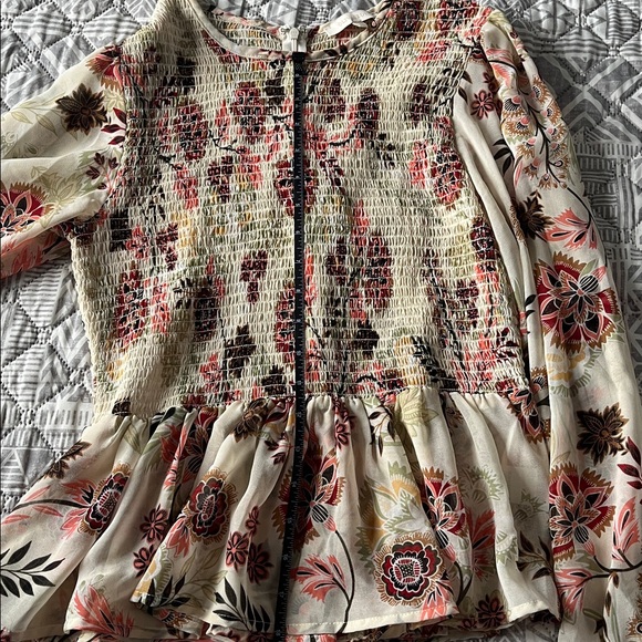 Olivaceous size L peplum balloon sleeve top EUC - Picture 7 of 9